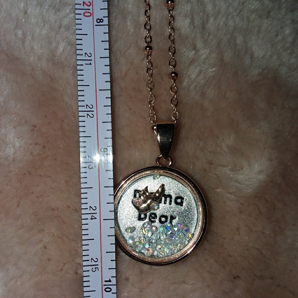 Pretty rose gold necklace